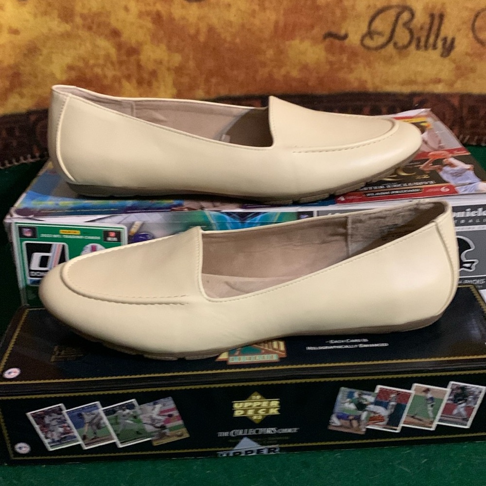 CLIFFS-women’s light beige GRACEFULLY slip-on moccasin flat shoes.